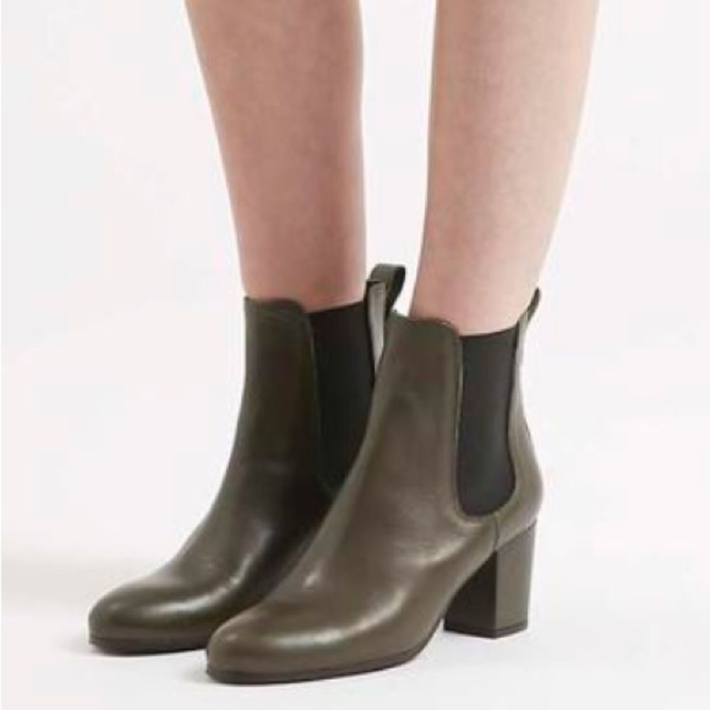 TOPSHOP Chelsea Leather Ankle Boots Sz 37 US 6.5 Pull On Casual Heels Green